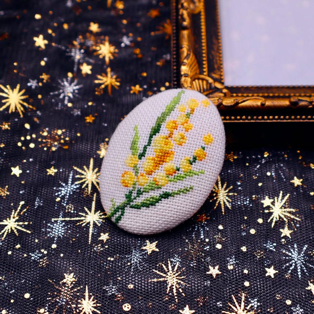 4月のブローチ　ミモザの花　クロスステッチ刺繍 | 2枚目